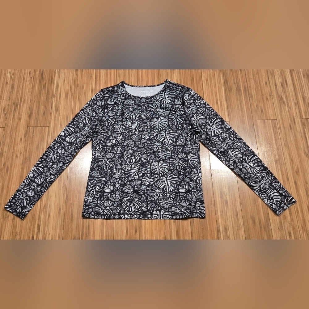 NWOT 32 Degrees Black and White Sun Protection Top
